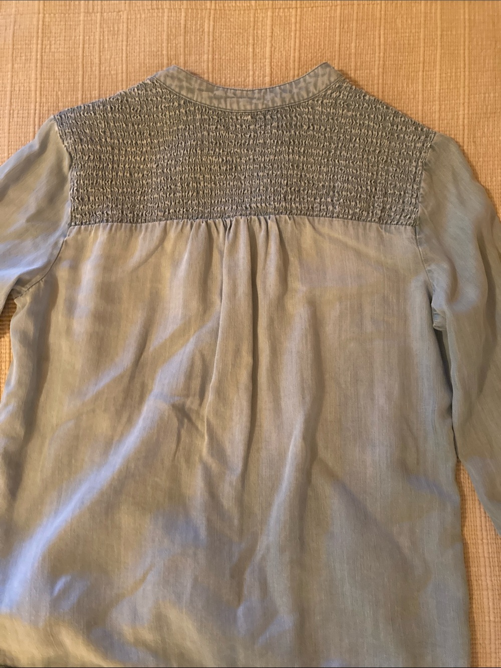 Anthropologie Cloth & Stone Chambray Button-up in Light Blue - Picture 2 of 7